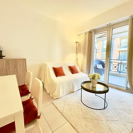 Superbe Avec Terrasse 1mn Des Plages De La Croisette *